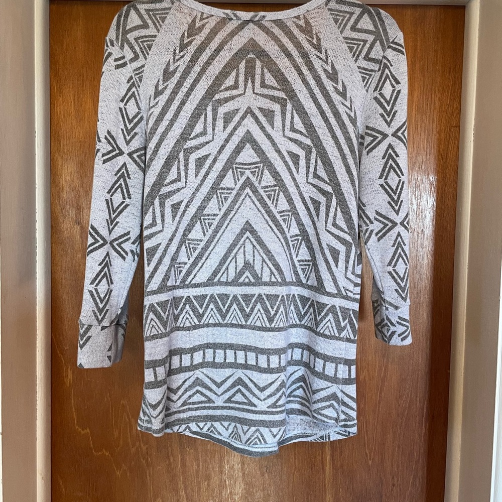 Derek Heart Black and White Geometric Long Sleeve Top - Picture 4 of 4